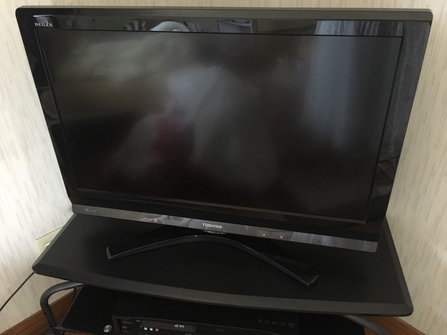 テレビ台ってどうやって捨てるの？無料で処分する方法や注意点